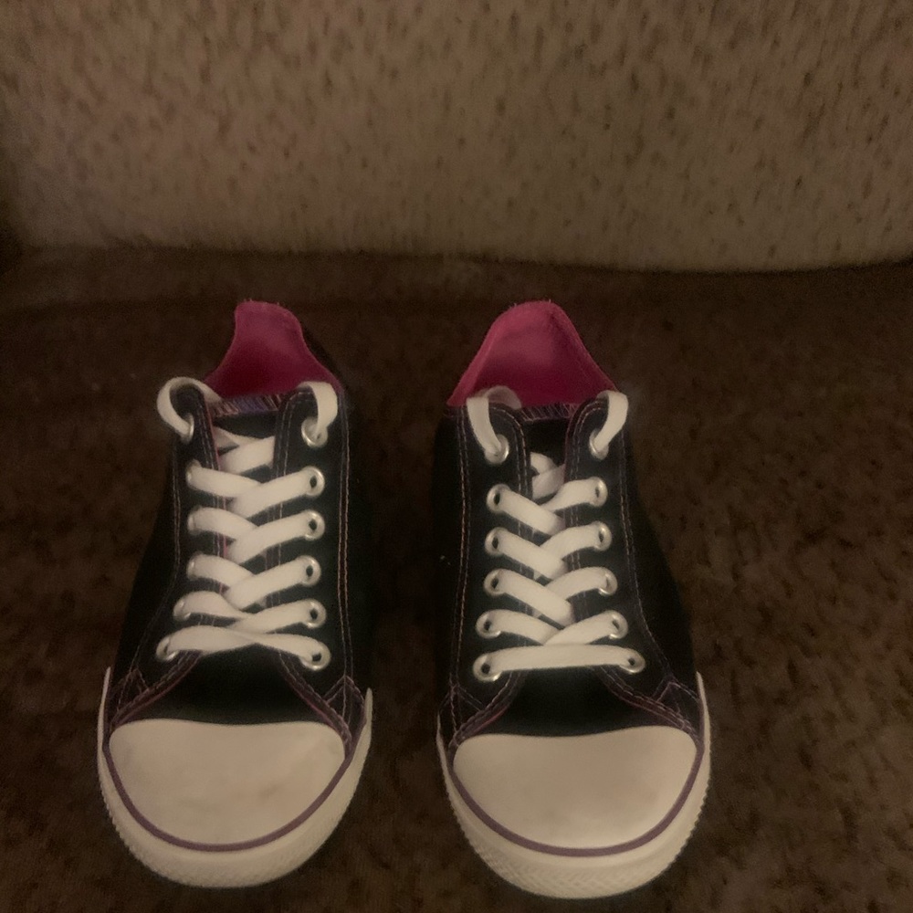 Blk/Purple Converse Chuck Taylor’s Low Top Sneaks